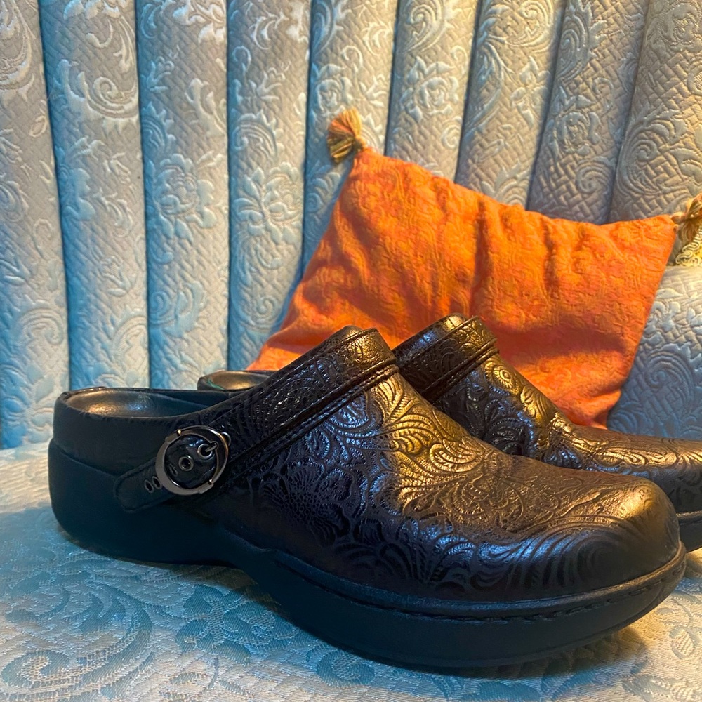 Leather Dansko rubber heel clog